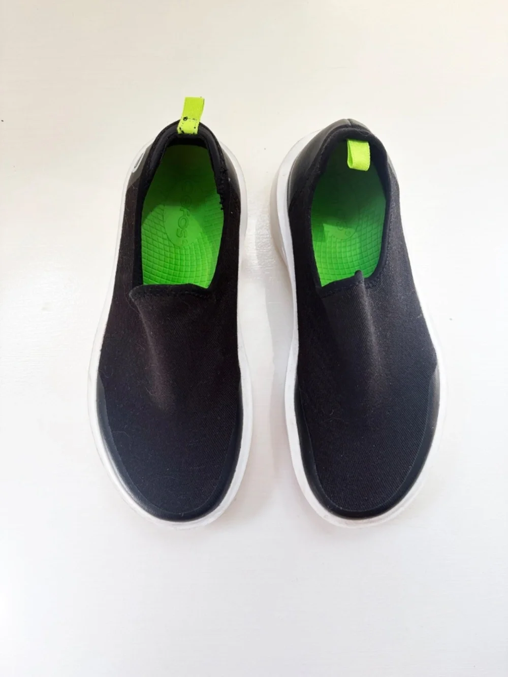 Oofos OOmg eeZee Low Recovery Slip-on Shoes, Size 6